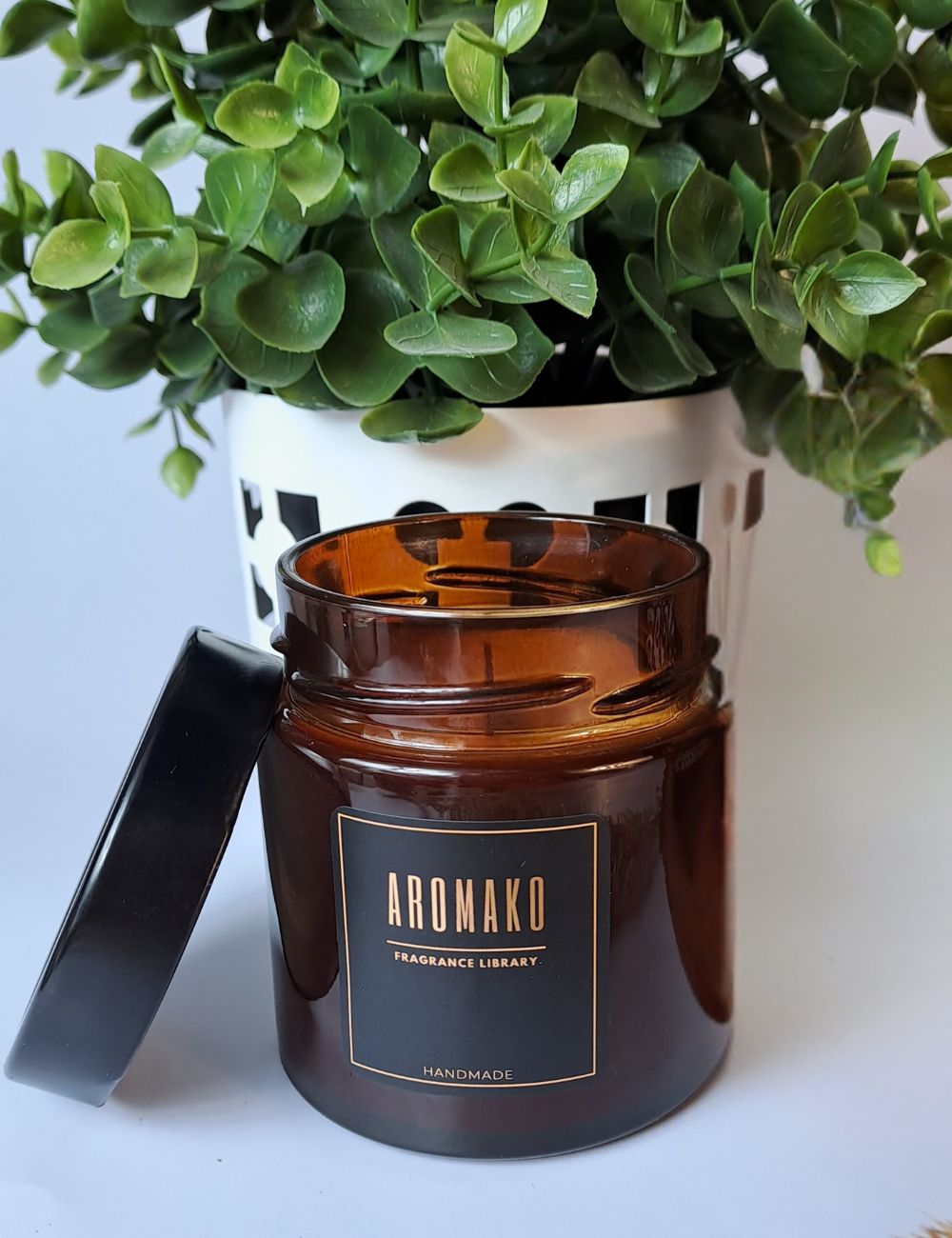 Аромасвеча AromaKo «Ёлка и мандарин» с деревянным фитилём