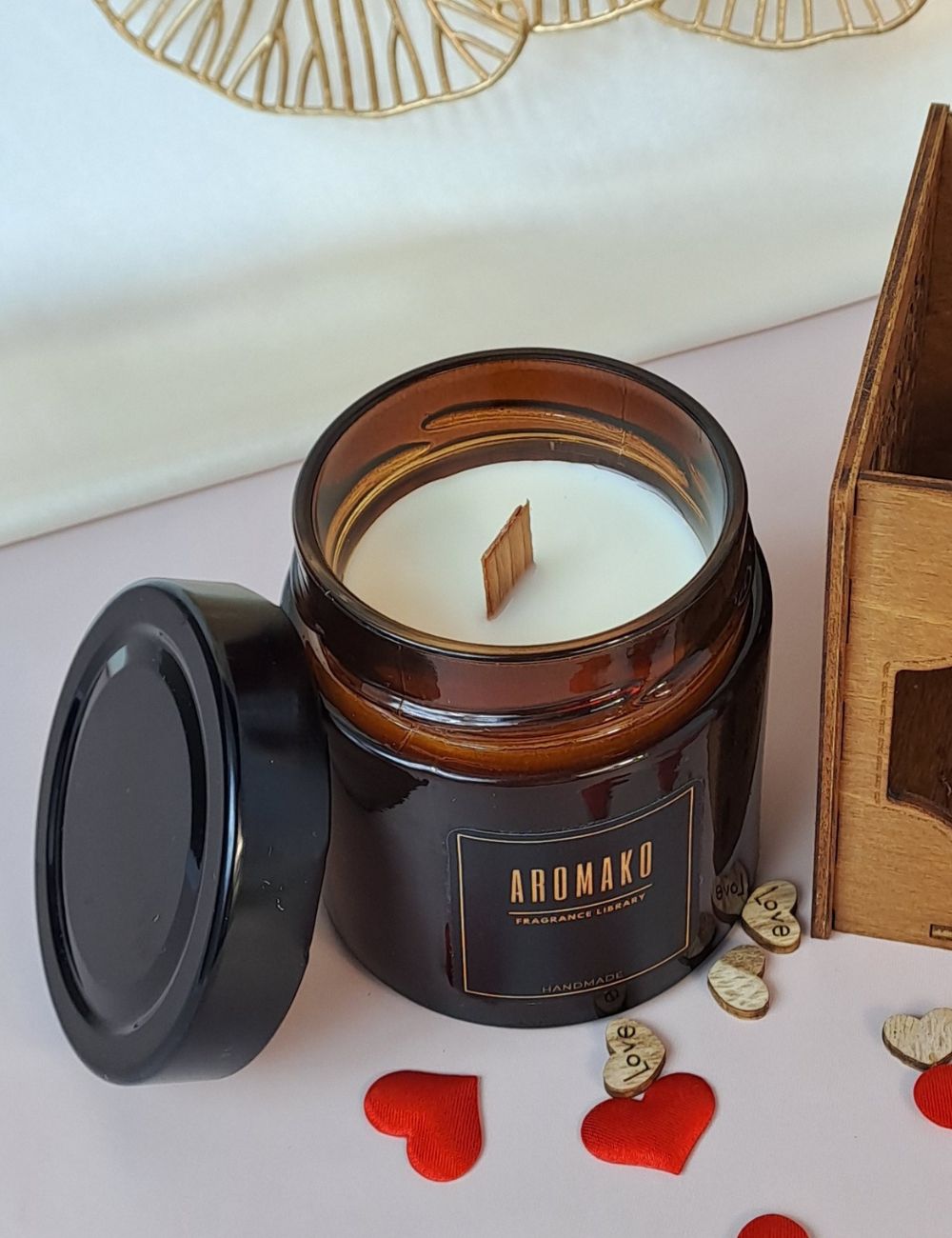 Аромасвеча AromaKo «Апельсин и корица» с деревянным фитилём